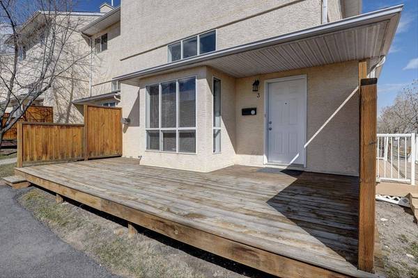 3 Millrose PL SW, Calgary, AB T2Y3J6