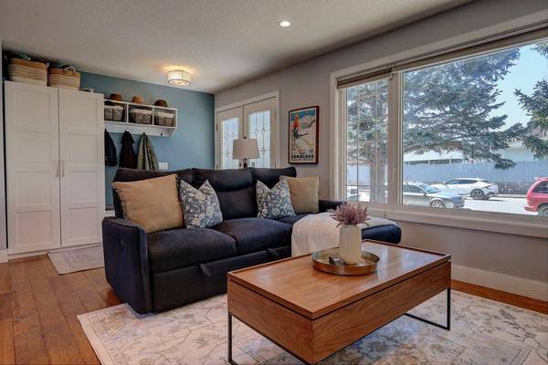 116 Braxton PL SW, Calgary, AB T2W1C8