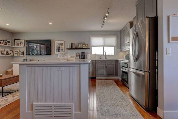 116 Braxton PL SW, Calgary, AB T2W1C8