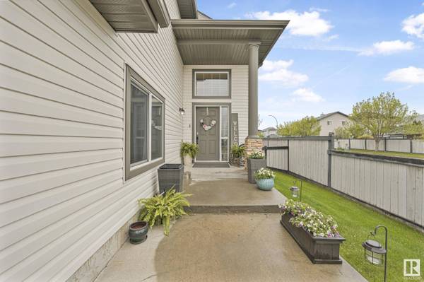 16128 131 ST NW, Edmonton, AB T6V 1V9