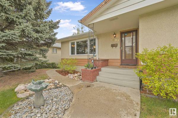 6607 89 AV NW, Edmonton, AB T6B 0N1