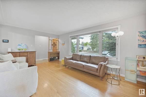 6607 89 AV NW, Edmonton, AB T6B 0N1