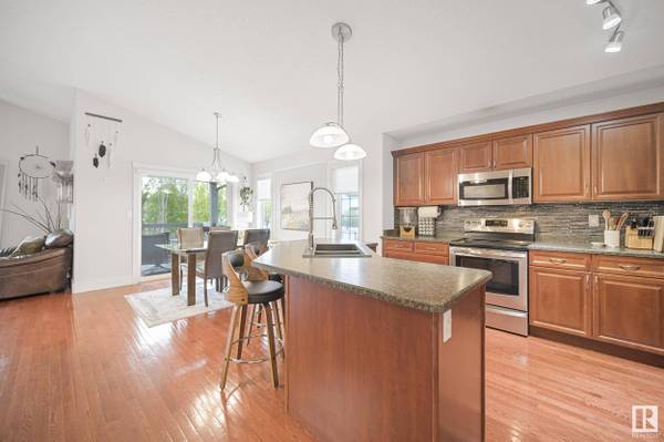 16128 131 ST NW, Edmonton, AB T6V 1V9