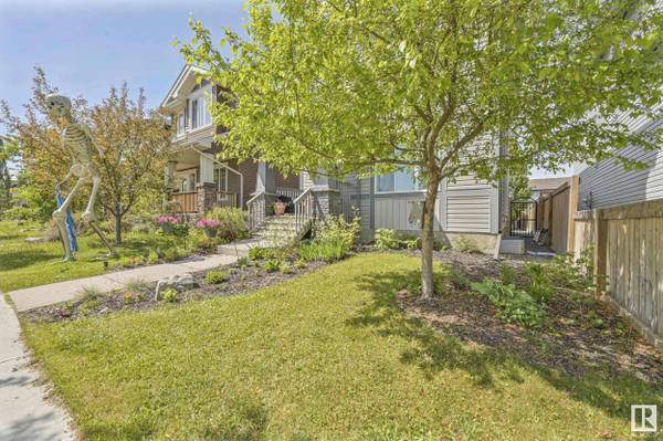 7218 ARMOUR CR SW, Edmonton, AB T6W 2N9