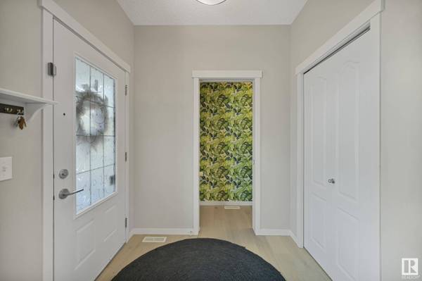 7218 ARMOUR CR SW, Edmonton, AB T6W 2N9