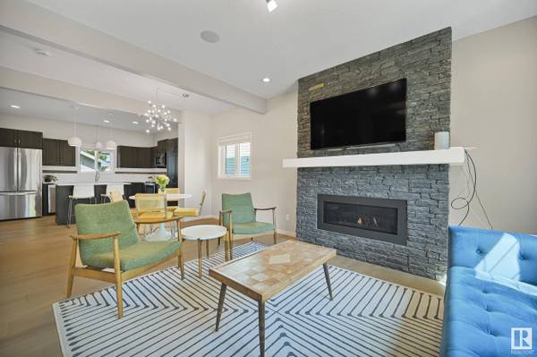 7218 ARMOUR CR SW, Edmonton, AB T6W 2N9