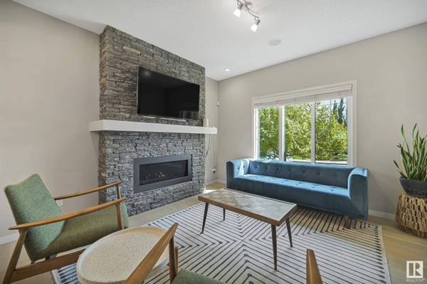 7218 ARMOUR CR SW, Edmonton, AB T6W 2N9