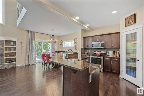 100 ELLINGTON CR, St. Albert, AB T8N 4C6