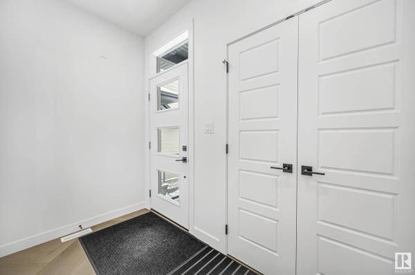 6627 Crawford LD SW, Edmonton, AB T6W 4L5