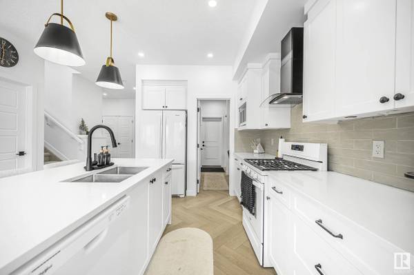 6627 Crawford LD SW, Edmonton, AB T6W 4L5