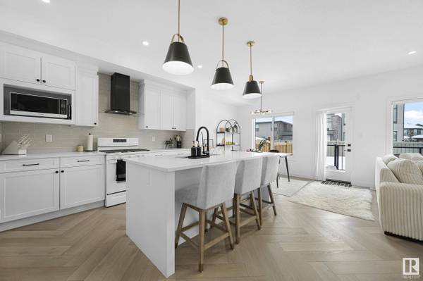 6627 Crawford LD SW, Edmonton, AB T6W 4L5