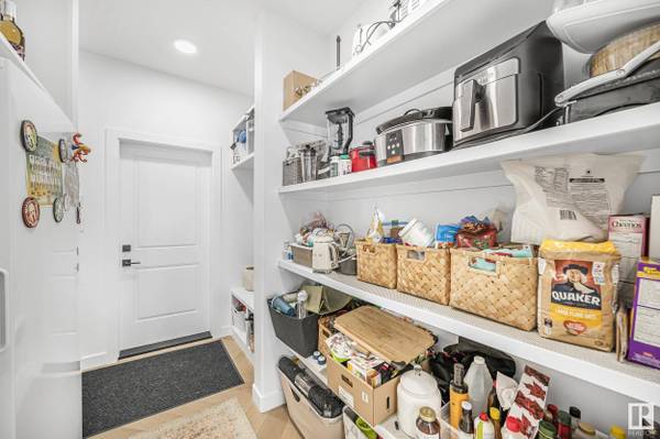 6627 Crawford LD SW, Edmonton, AB T6W 4L5