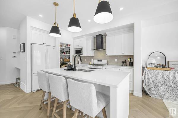 6627 Crawford LD SW, Edmonton, AB T6W 4L5