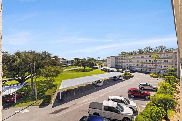 5725 80TH ST N #301, St Petersburg, FL 33709