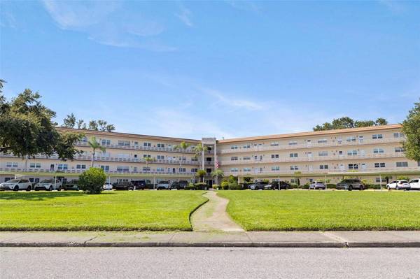 5725 80TH ST N #301, St Petersburg, FL 33709