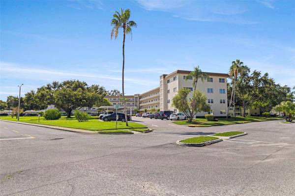 5725 80TH ST N #301, St Petersburg, FL 33709