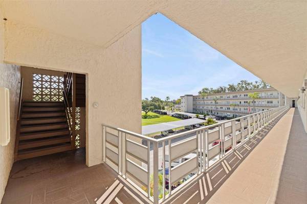 5725 80TH ST N #301, St Petersburg, FL 33709