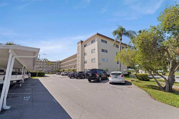 5725 80TH ST N #301, St Petersburg, FL 33709