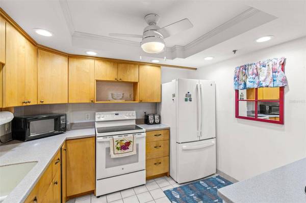 1 KEY CAPRI #104E, Treasure Island, FL 33706