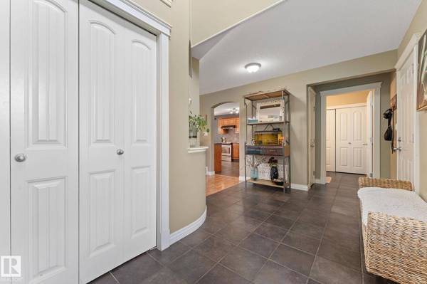 7907 96 ST, Morinville, AB T8R 1W1