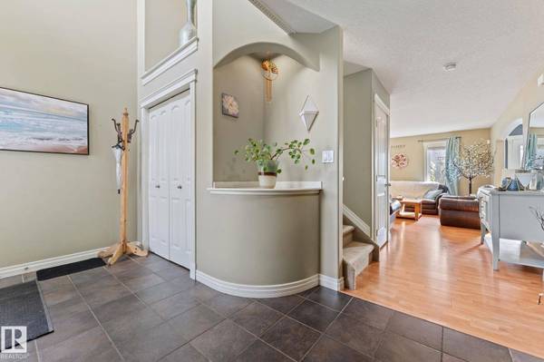 7907 96 ST, Morinville, AB T8R 1W1