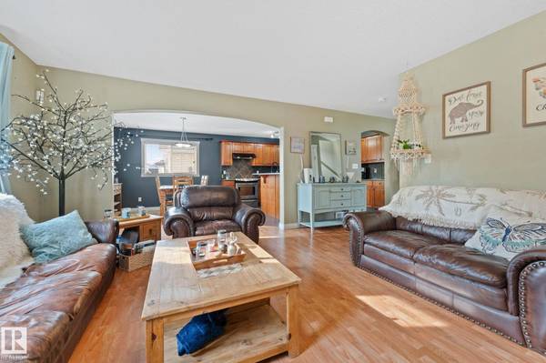 7907 96 ST, Morinville, AB T8R 1W1