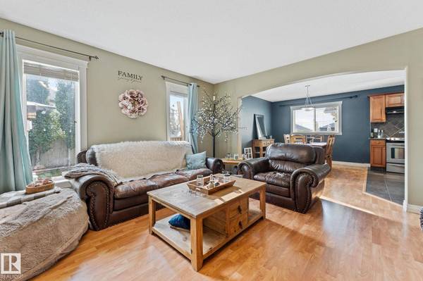 7907 96 ST, Morinville, AB T8R 1W1