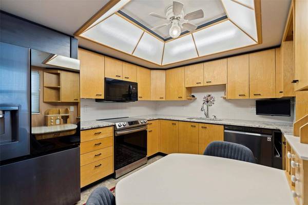 5108 BRITTANY DR S #1005, St Petersburg, FL 33715