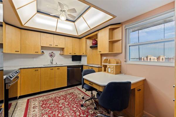 5108 BRITTANY DR S #1005, St Petersburg, FL 33715