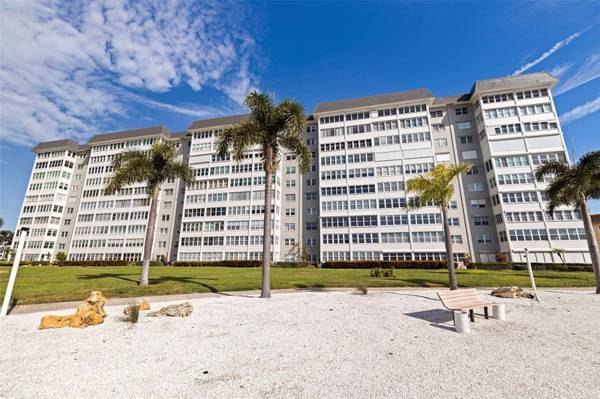 5108 BRITTANY DR S #1005, St Petersburg, FL 33715