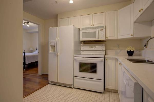 683 10 ST SW #1406, Calgary, AB T2P5G3