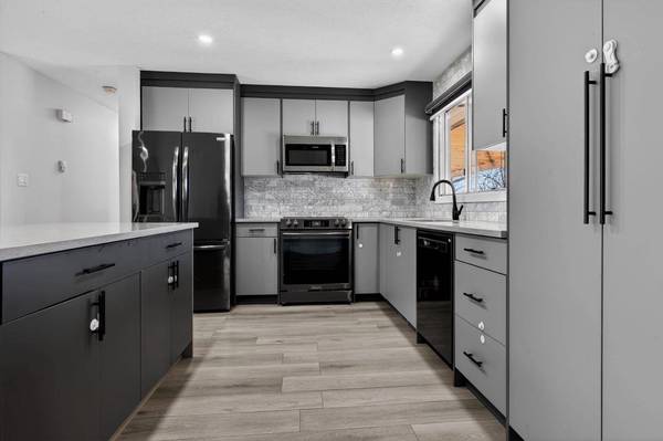 255 Rundleridge DR NE, Calgary, AB T1Y2K5