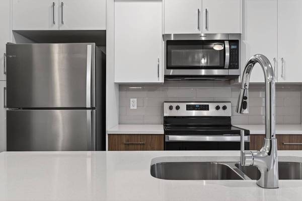 400 belmont ST SW #203, Calgary, AB T2X4C1