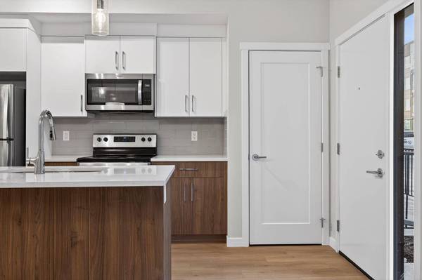 400 belmont ST SW #203, Calgary, AB T2X4C1