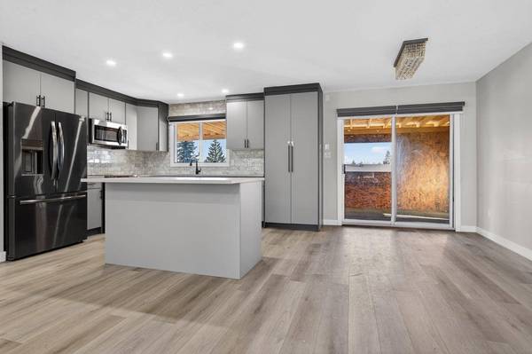 255 Rundleridge DR NE, Calgary, AB T1Y2K5