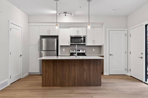 400 belmont ST SW #203, Calgary, AB T2X4C1