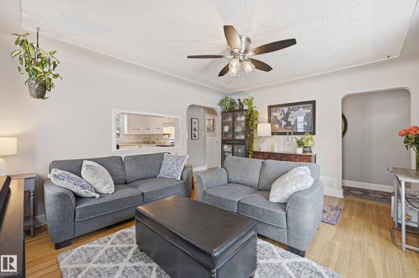 12408 89 ST NW, Edmonton, AB T5B 3W9