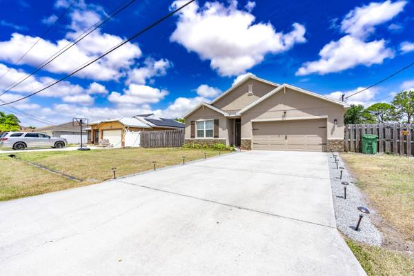 551 SW Lairo AVE, Port Saint Lucie, FL 34953