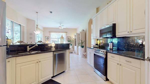 650 SW Long Key CT, Port Saint Lucie, FL 34986