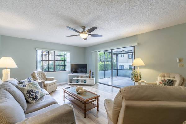 7427 SE Jamestown TER, Hobe Sound, FL 33455