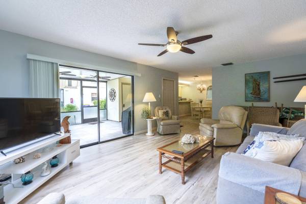 7427 SE Jamestown TER, Hobe Sound, FL 33455