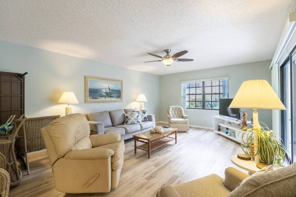 7427 SE Jamestown TER, Hobe Sound, FL 33455