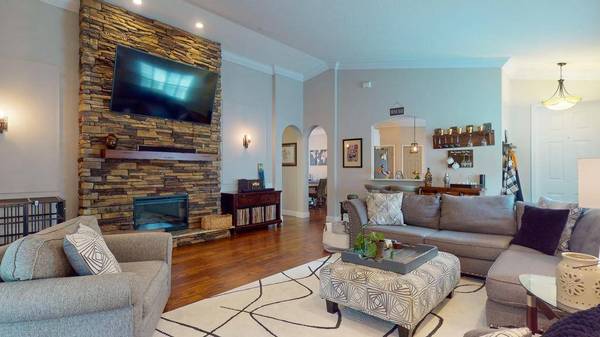 607 NW Whitfield WAY, Port Saint Lucie, FL 34986