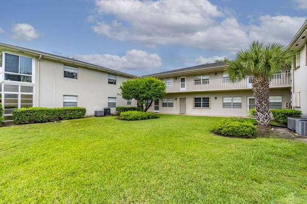 3 Lake Vista TRL #203, Port St Lucie, FL 34952