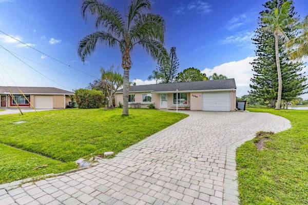 1298 SE RICKENBACKER TER, Port St Lucie, FL 34952