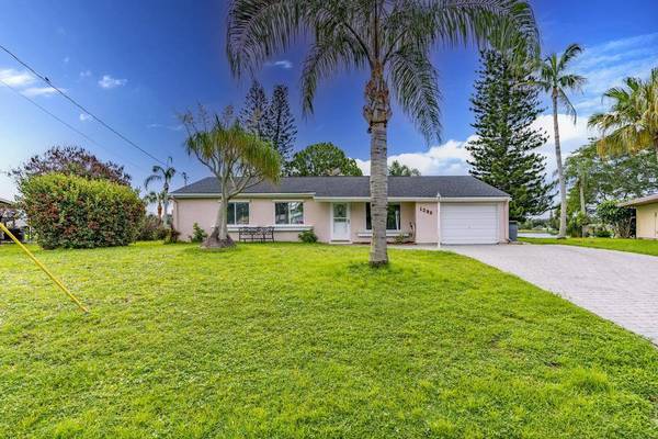 1298 SE RICKENBACKER TER, Port St Lucie, FL 34952