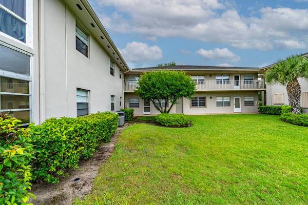 3 Lake Vista TRL #203, Port St Lucie, FL 34952