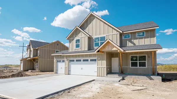 feature image of Why Buying New Construction in Davenport Is a Smart Move