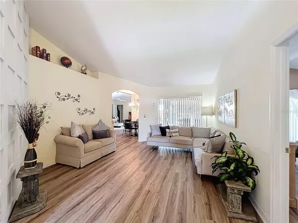 458 MOSCATO DR, Davenport, FL 33897