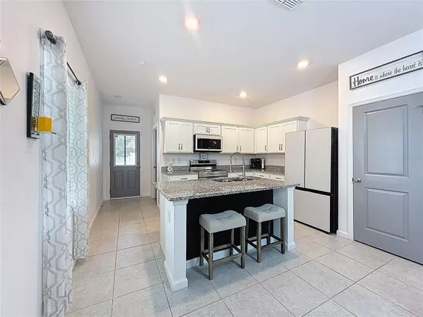 2030 HEMINGWAY CIR, Groveland, FL 34736